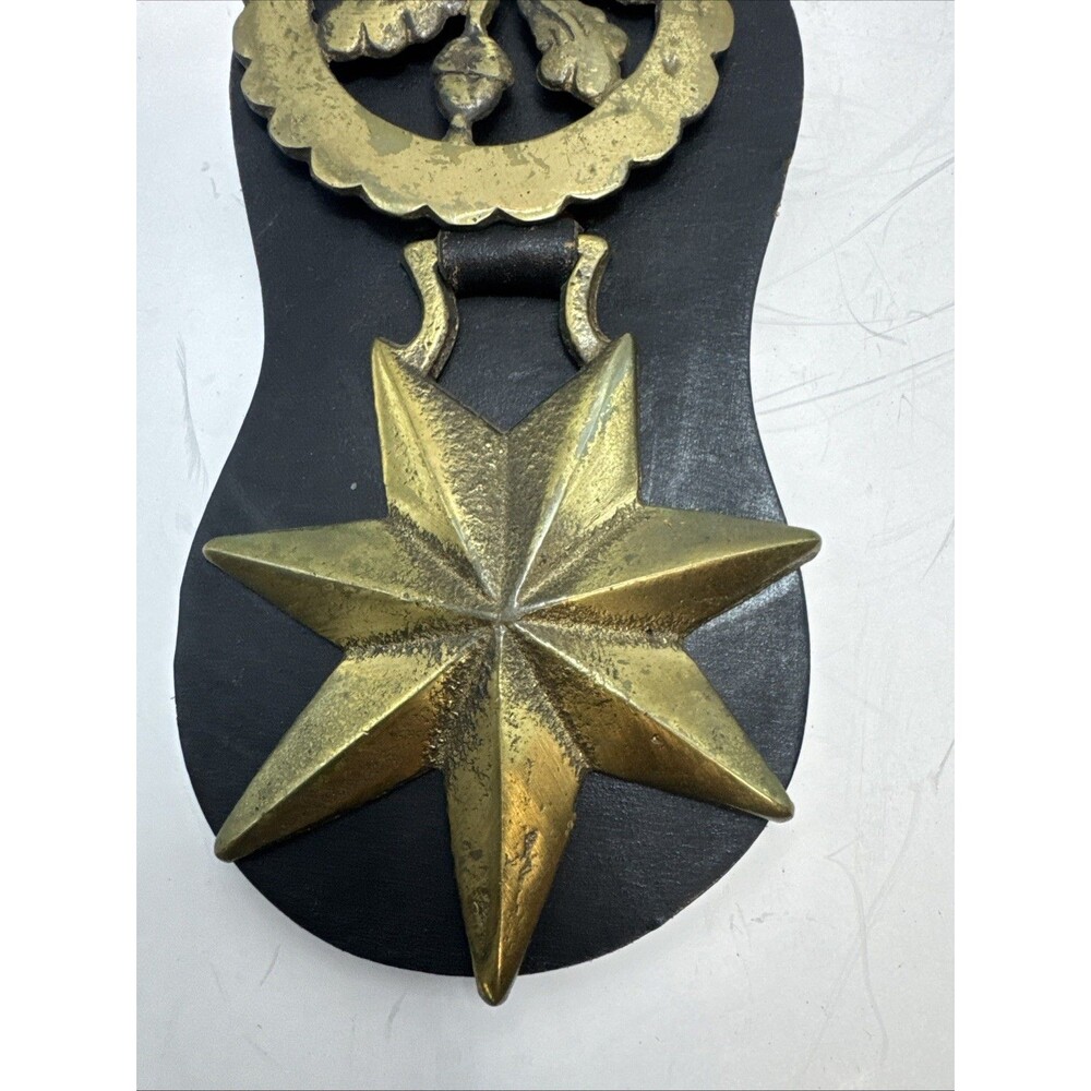 Lot Of 2 Vintage Leather Horse Hanging Strap 3 Brass Medallions 6 Total Medals - Picture 5 of 11